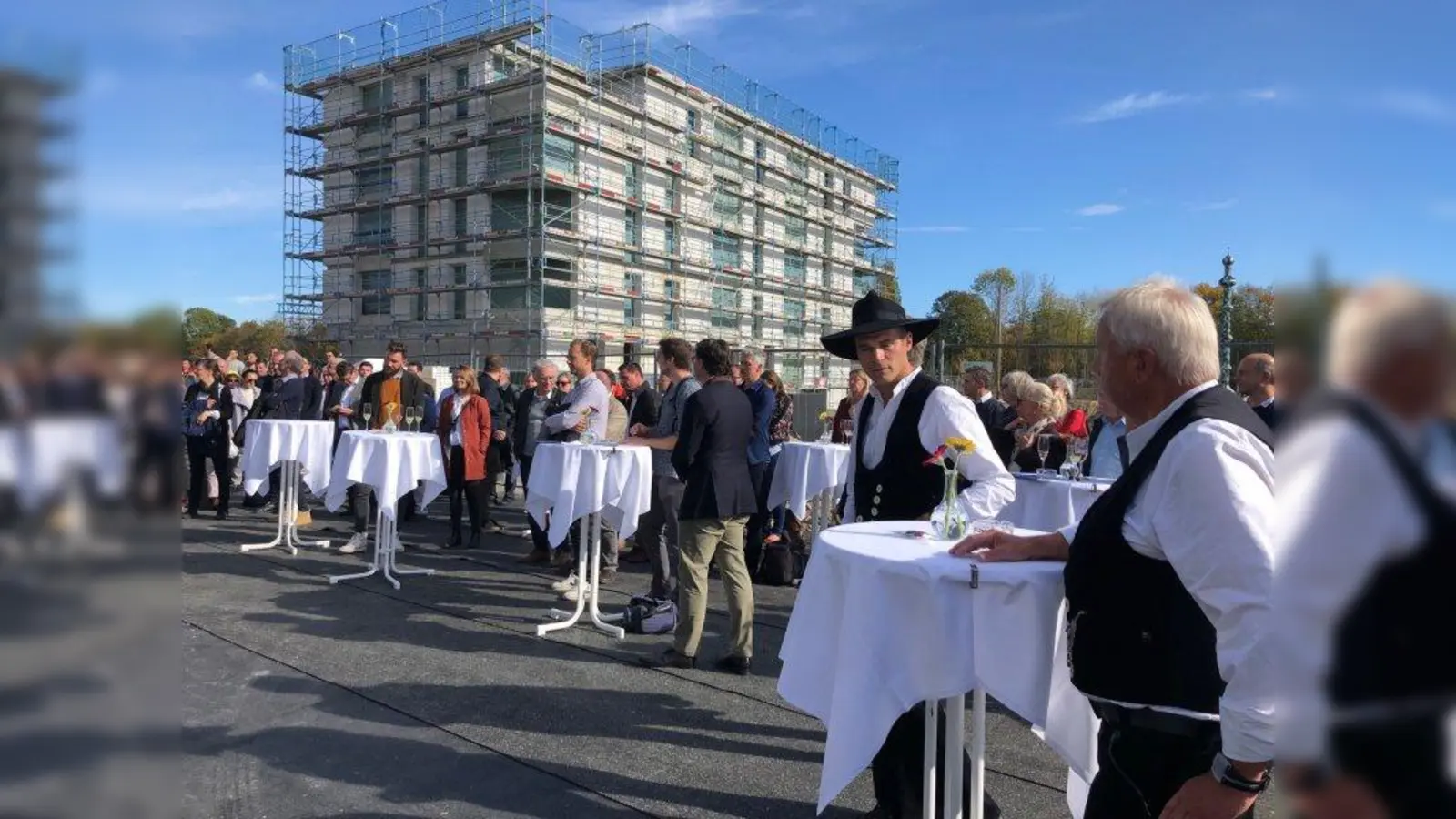 Bauherren, Planer, Architekten und Handwerker feierten Richtfest in Freiham. (Foto: pst)