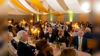 Alle Tische waren belegt und die Stimmung beim Galabnall bestens. (Foto: Gemeinde Gräfeling)