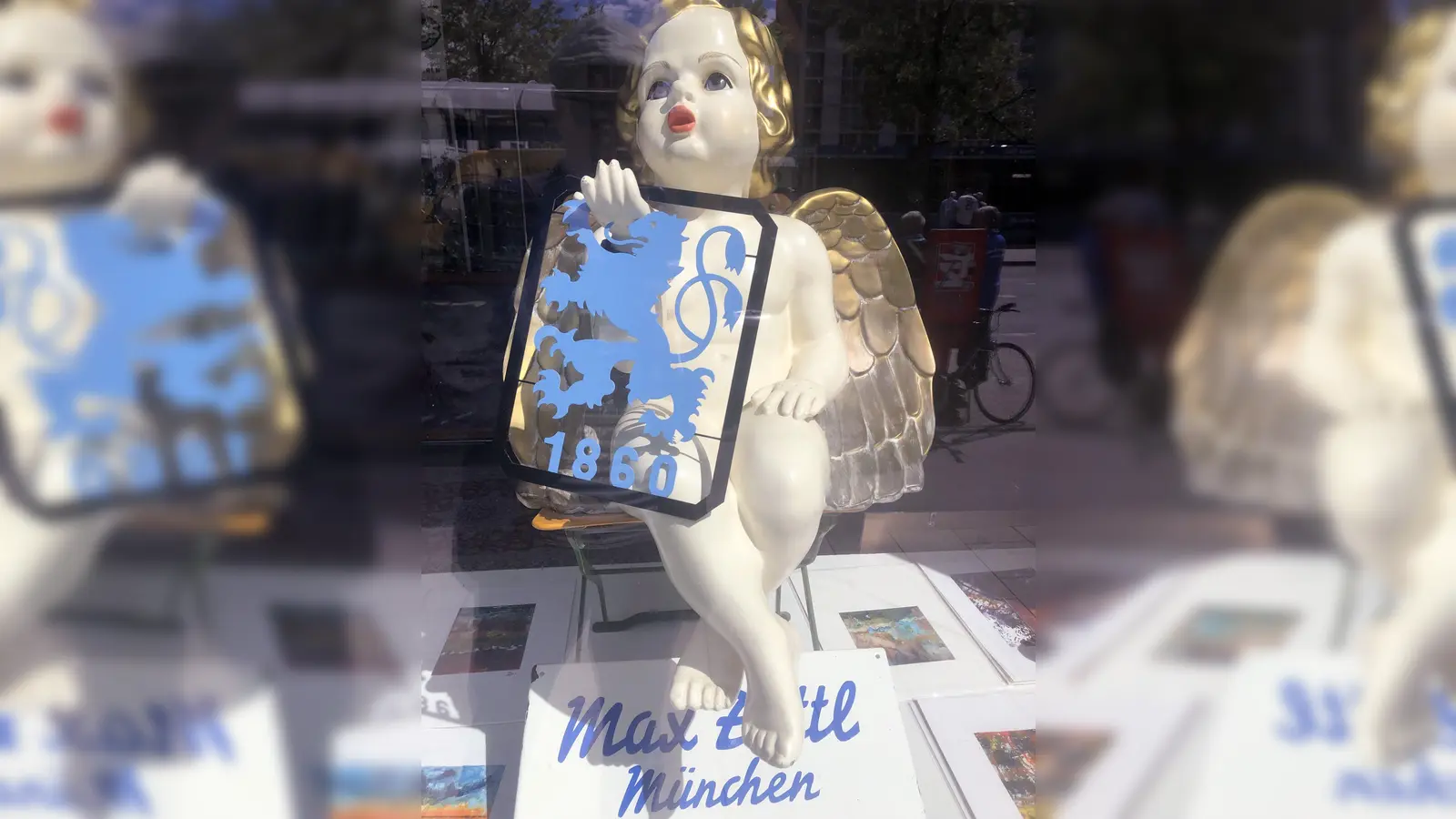 Zeit der Wahlgeschenke: Löwen vor der Mitgliederversammlung. (Foto: Alfons Seeler)