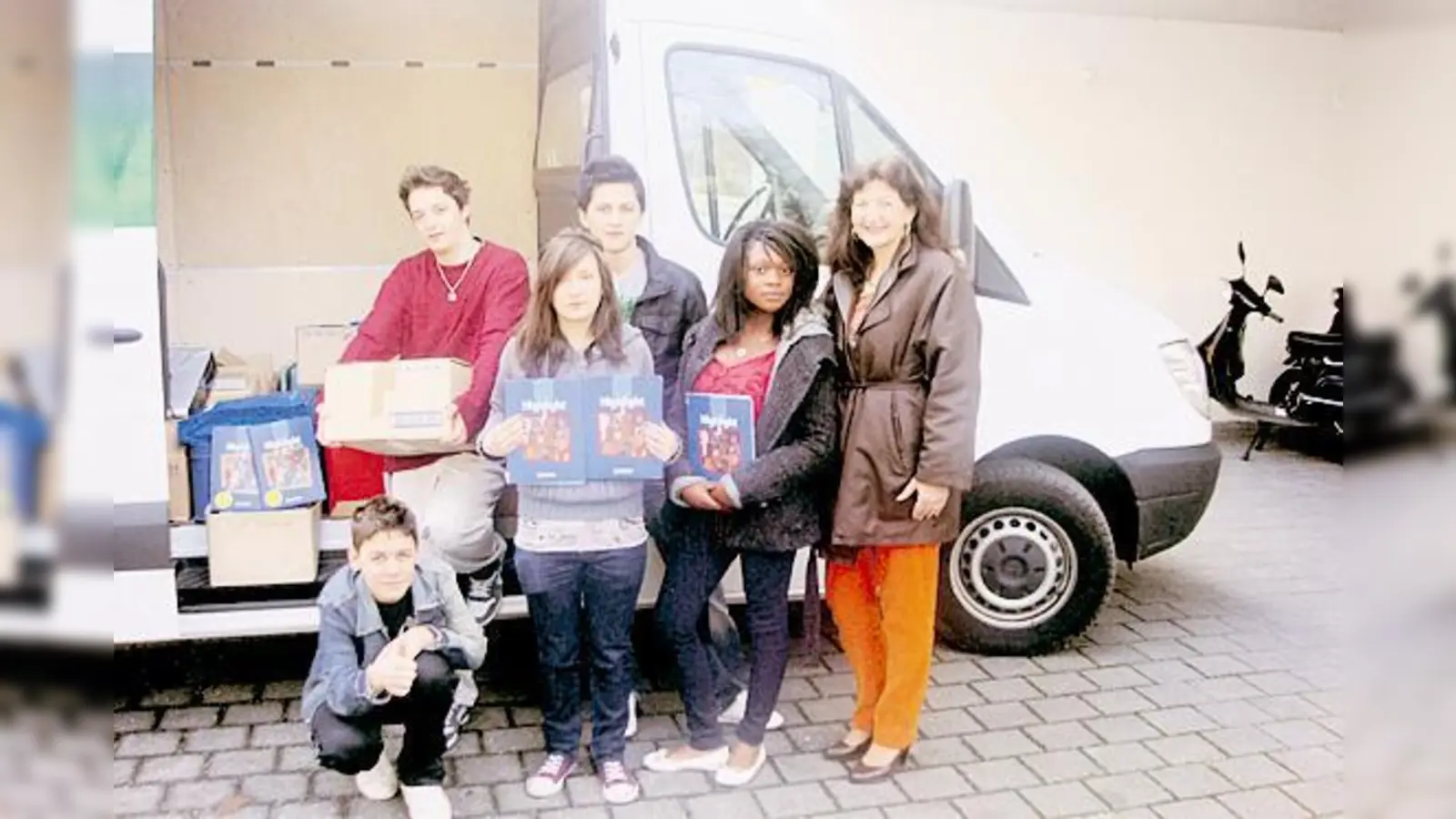 Die Schüler der Simmernschule engagieren sich für die »Bücherbrücke«. 	 (Foto: Schule)