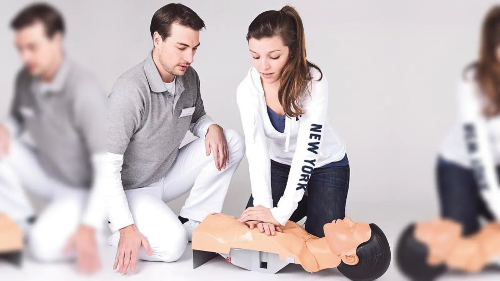 30-mal Drücken  2-mal Beatmen  bis der Notarzt kommt	 (Foto: ADAC gelbhilft)