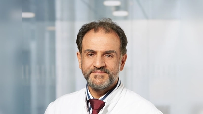 Prof. Dr. Reza Ghotbi ist Ärztlicher Direktor am Helios Klinikum München West und Chefarzt für Gefäßchirurgie an den Münchner Helios Klinikensowie am Helios Amper-Klinikum Dachau.<br>  (Foto: Helios/Andreas Koehler)