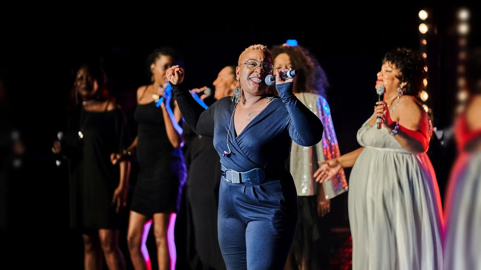 Sechs Sängerinnen präsentieren unvergessene Souljuwelen. (Foto: Thomas Rauch)