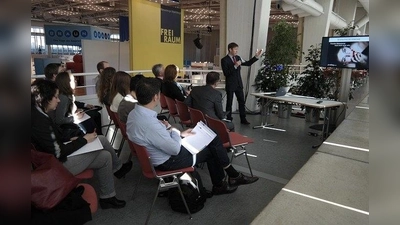 Foto: Quelle: https://pixabay.com/photos/lecture-lecturer-man-profession-318124/