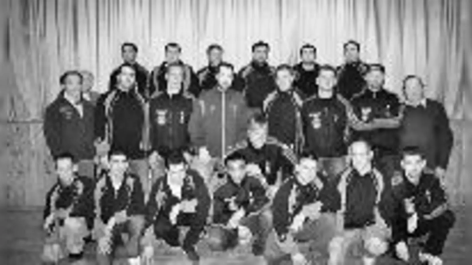 Die motivierte Ringer-Mannschaft des ESV München-Ost.  (Foto: VA)