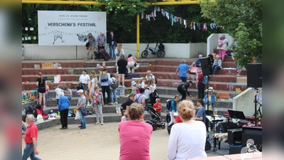 Beim Verschenk&#39;s Festival im Olympiadorf kann jeder bringen und nehmen, was er will. Bedingung: Die Sachen müssen gut erhalten sein! (Foto: rehab republic)