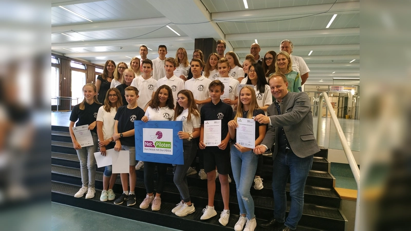 Die ersten im Landkreis ausgebildeten Net-Piloten kommen aus der 8. Jahrgangsstufe des Franz-Marc-Gymnasiums Markt Schwaben. (Foto: Stefan Dohl)