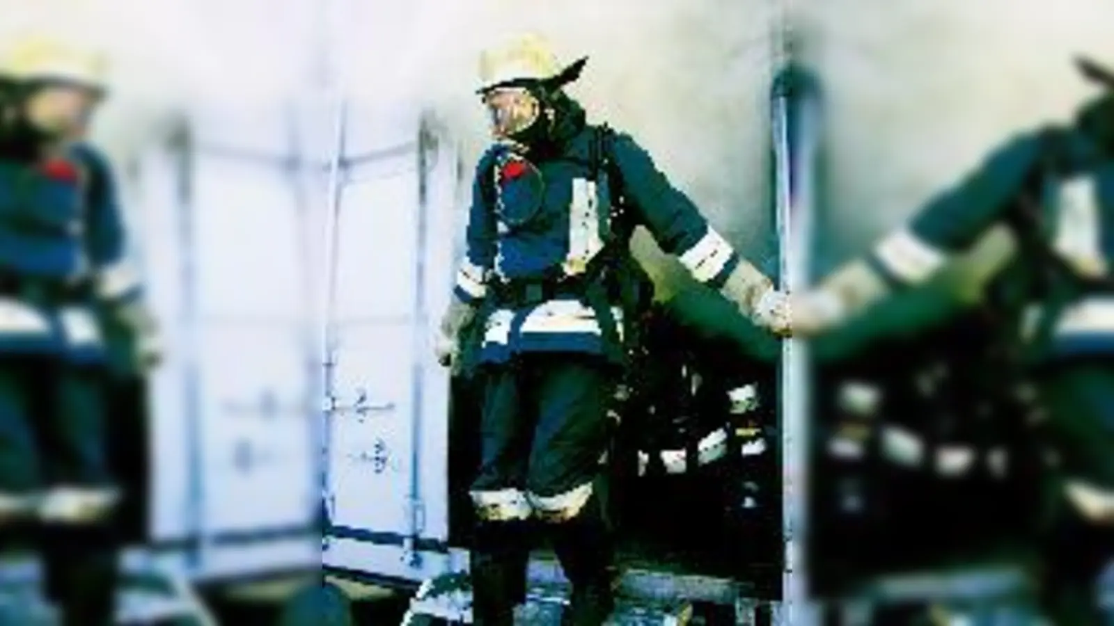 Ein Feuerwehrmann übt für den Ernstfall.	 (Foto: rme)