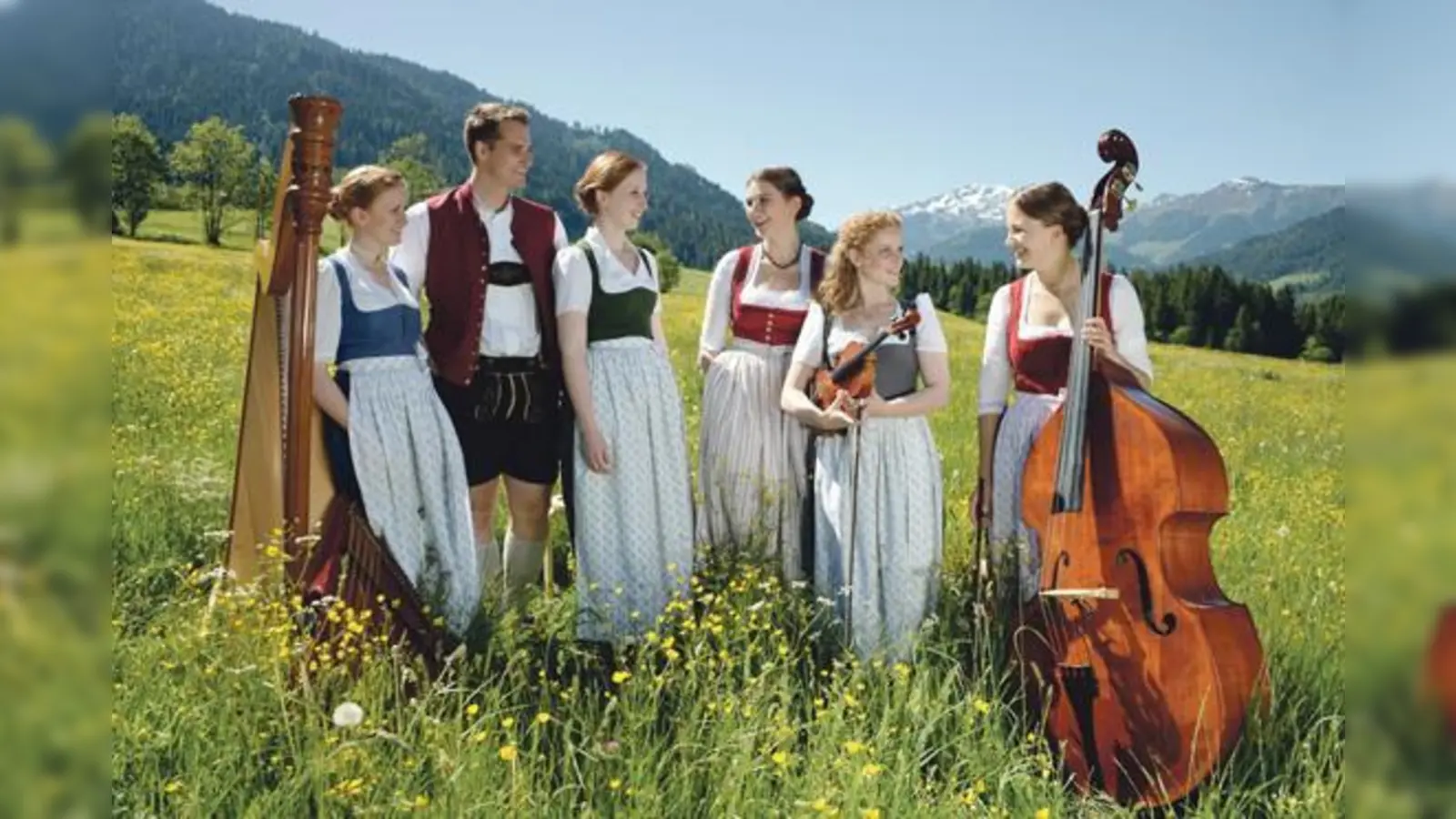 Die »4Klee Musig« und der »Afelder Dreigsang« aus Tirol zu Gast beim Volksmusikantenstammtisch. 	 (Foto: Otto Hartl)
