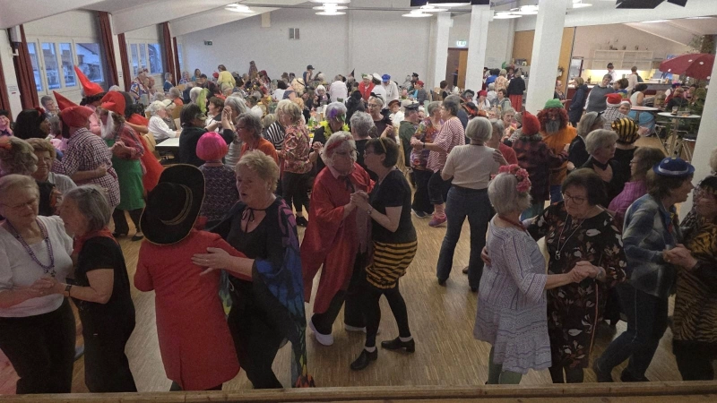 Die Gäste schwangen gerne das Tanzbein beim Fasching der Frauengemeinschaft. (Foto: Seitz)