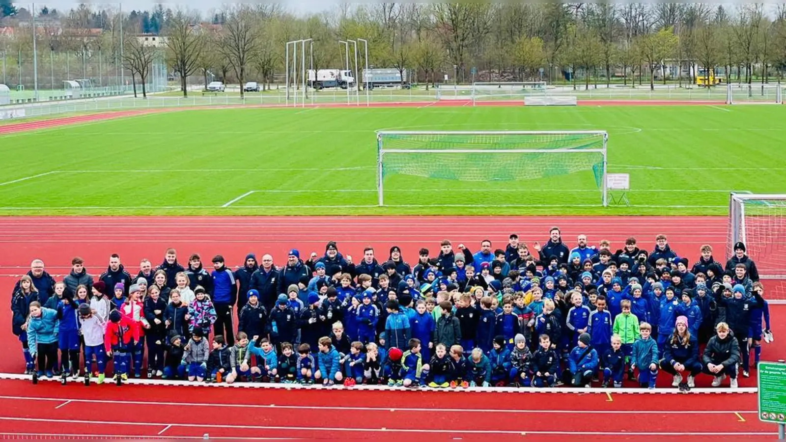 Eine riesige Anzahl an Teilnehmern genoss das Training beim diesjärigen Ostercamp des TSV.  (Foto: Ludwig Auer)