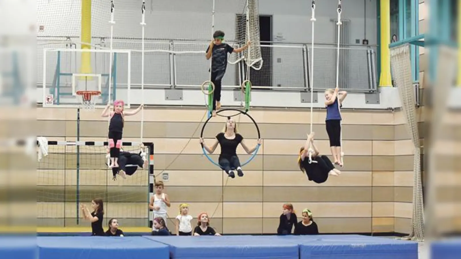 Luftartistik ist nur ein Punkt des vielfältigen Programms der Ferienakademie für Kinder und Jugendliche. 	 (Foto: Nicole Richter)