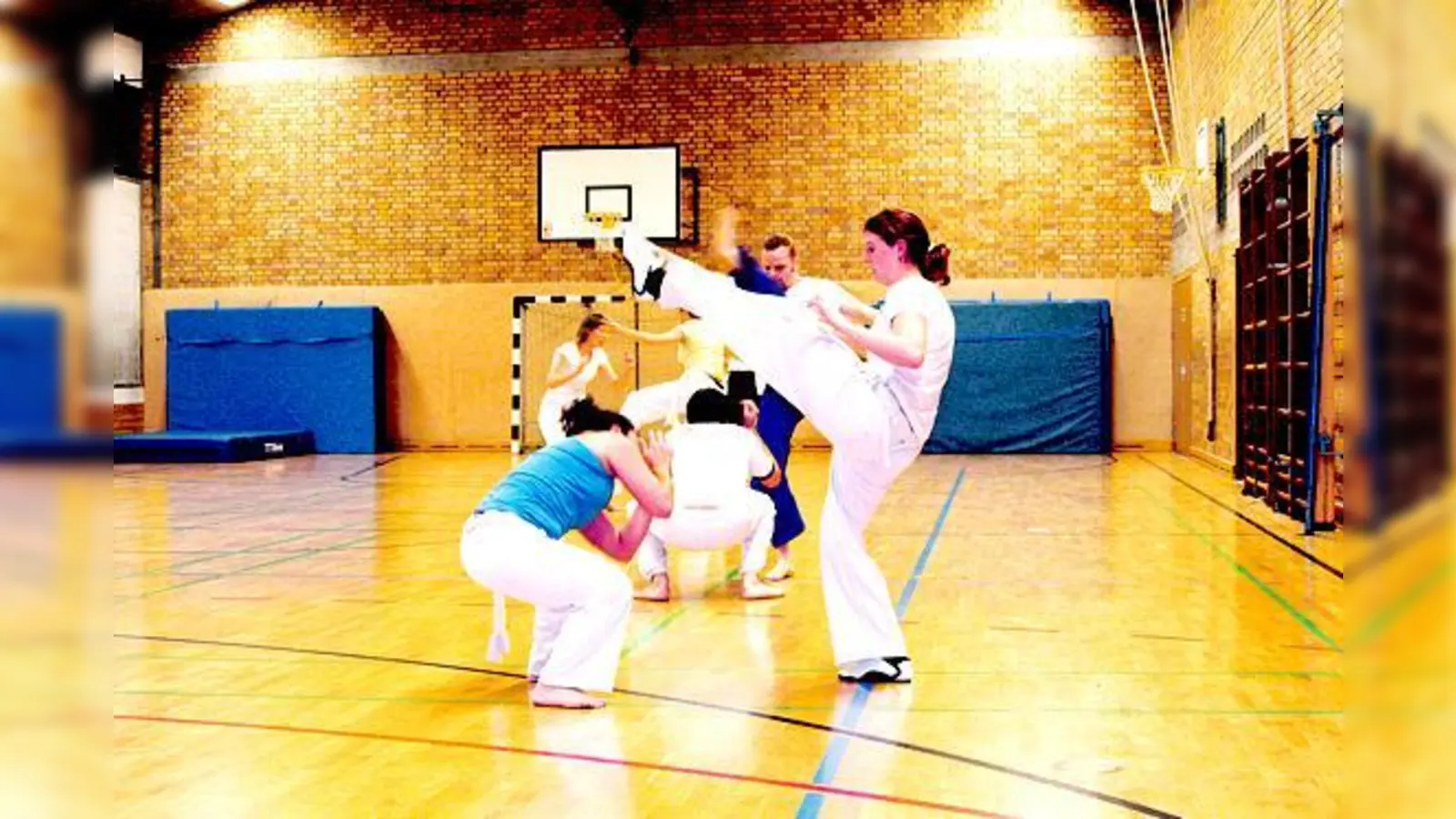 Die Sportart Capoeira vereint Selbstverteidigung, Akrobatik und Musik. 	 (Foto: VA)