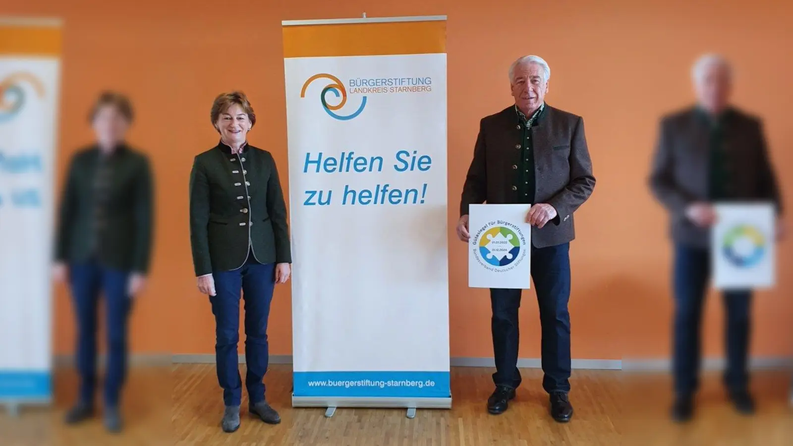 Vorsitzende Barbara Scheitz und Geschäftsführer Gustav Huber freuen sich über die erneute Auszeichnung. (Foto: Bürgerstiftung)