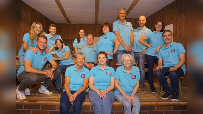 Das Ensemble der Neuaubinger Volksbühne spielt im Oktober das Stück “D&#39;Moral is beim Deifi”. (Foto: Neuaubinger Volksbühne)