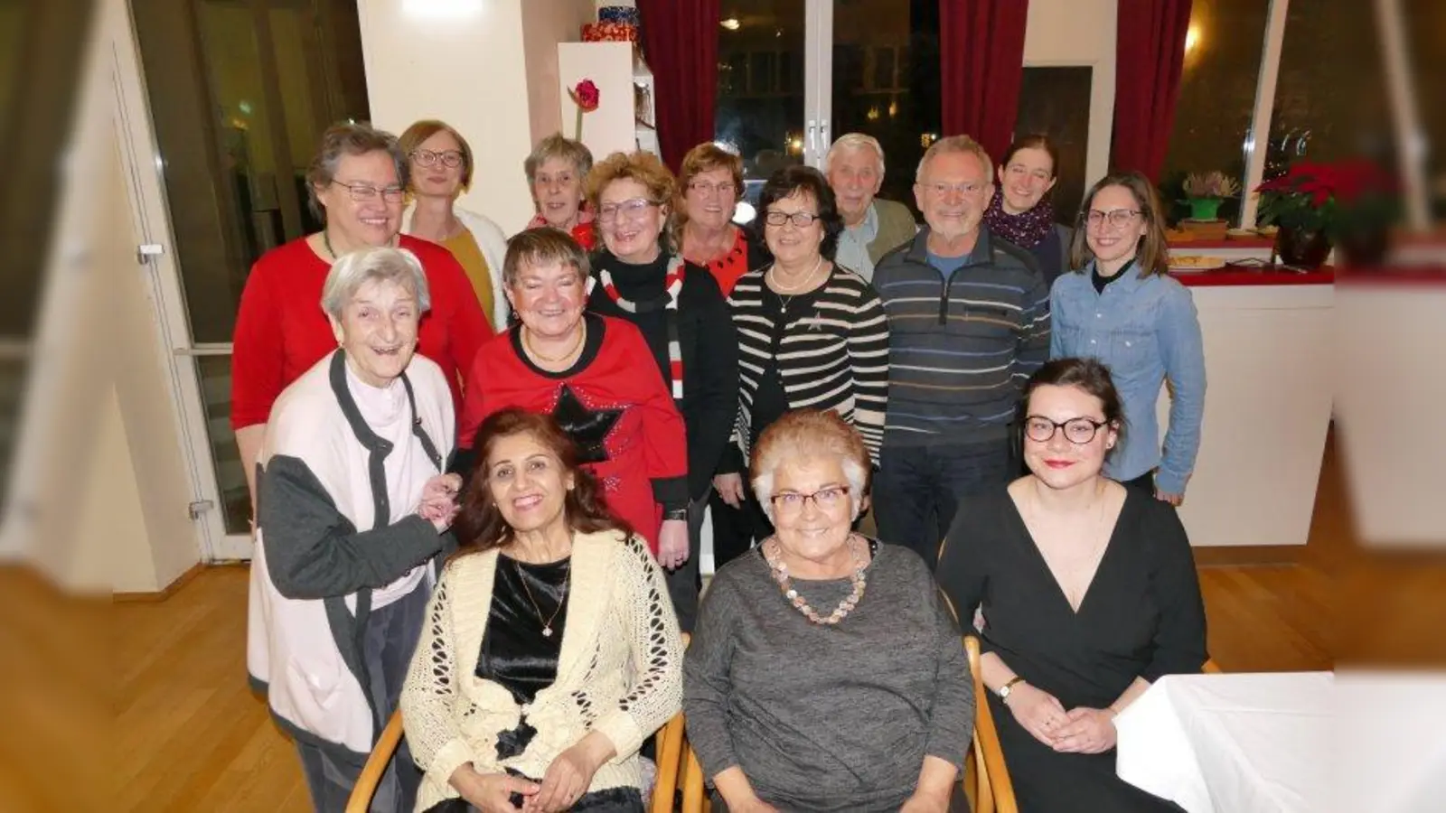 Ein erfreuliches Miteinander erleben die haupt- und die ehrenamtlichen Mitarbeiter des Alten- und Servicezentrums (ASZ) Westend. (Foto: ds)