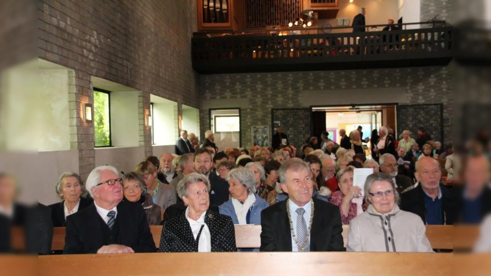 Zu den Festgästen gehörten (v.l.) auch Hans-Jochen und Liselotte Vogel sowie Stadtrat Johann Stadler als Vertreter des Oberbürgermeisters. (Foto: bb)