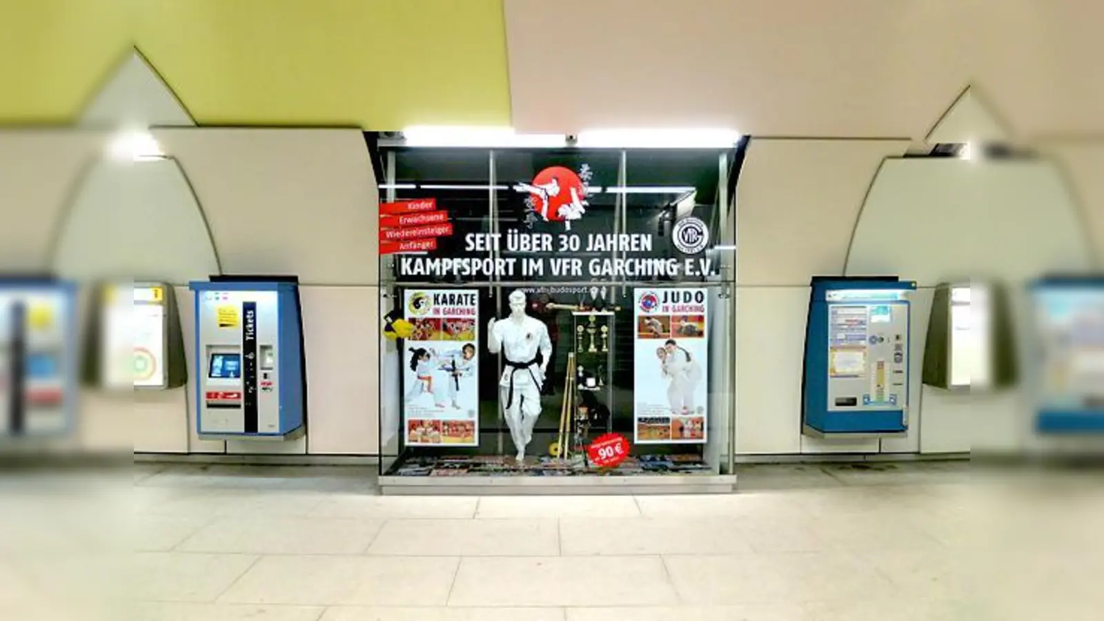 Der VfR Garching nutzt die Chance, seine Angebote auch im »Untergrund« publik zu machen.	 (Foto: VA)