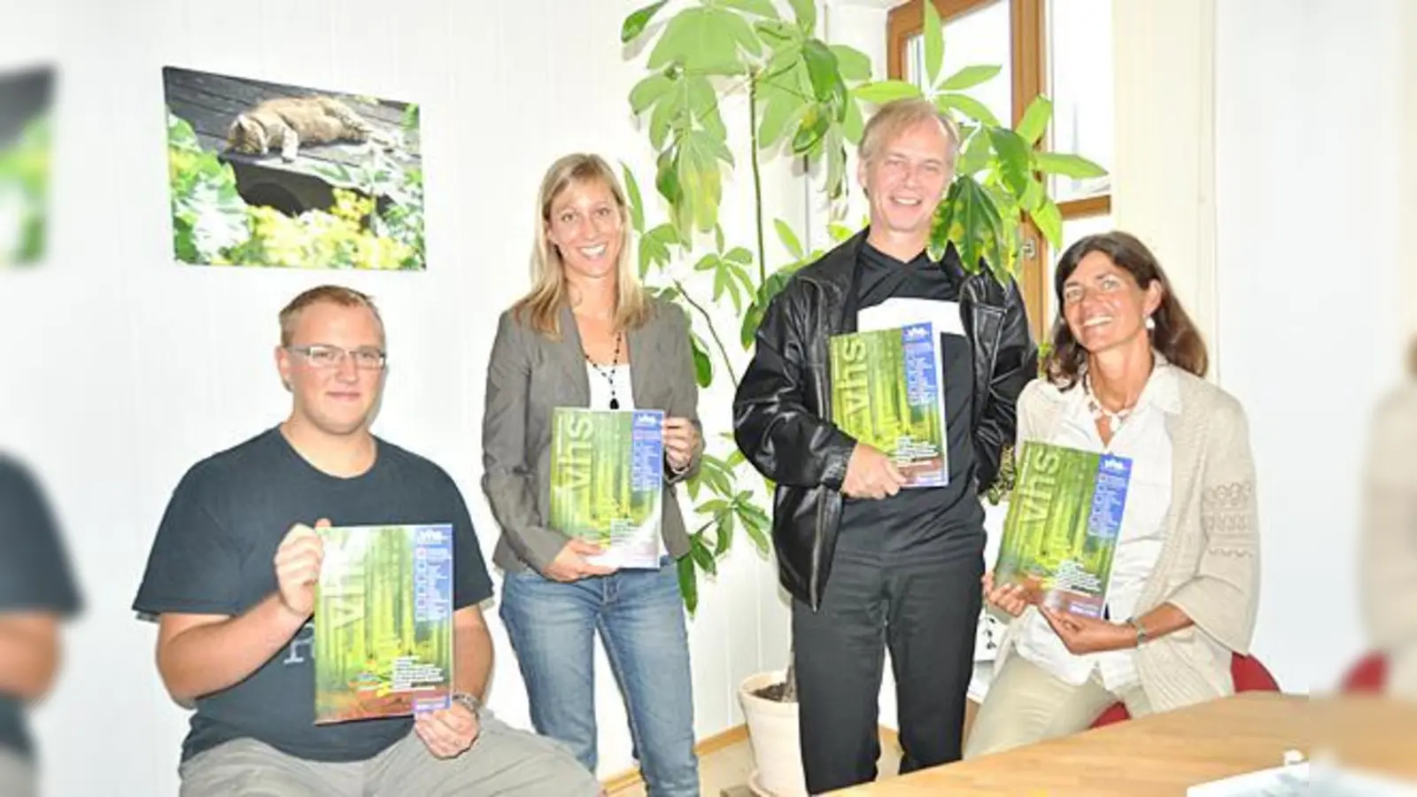 Peter Gansinger, Nadine Mafke, Johann Brand und VHS-Leiterin Martina Eglauer (v.l.) stellten das neue Programm der Grafinger VHS vor. 	 (Foto: sf)