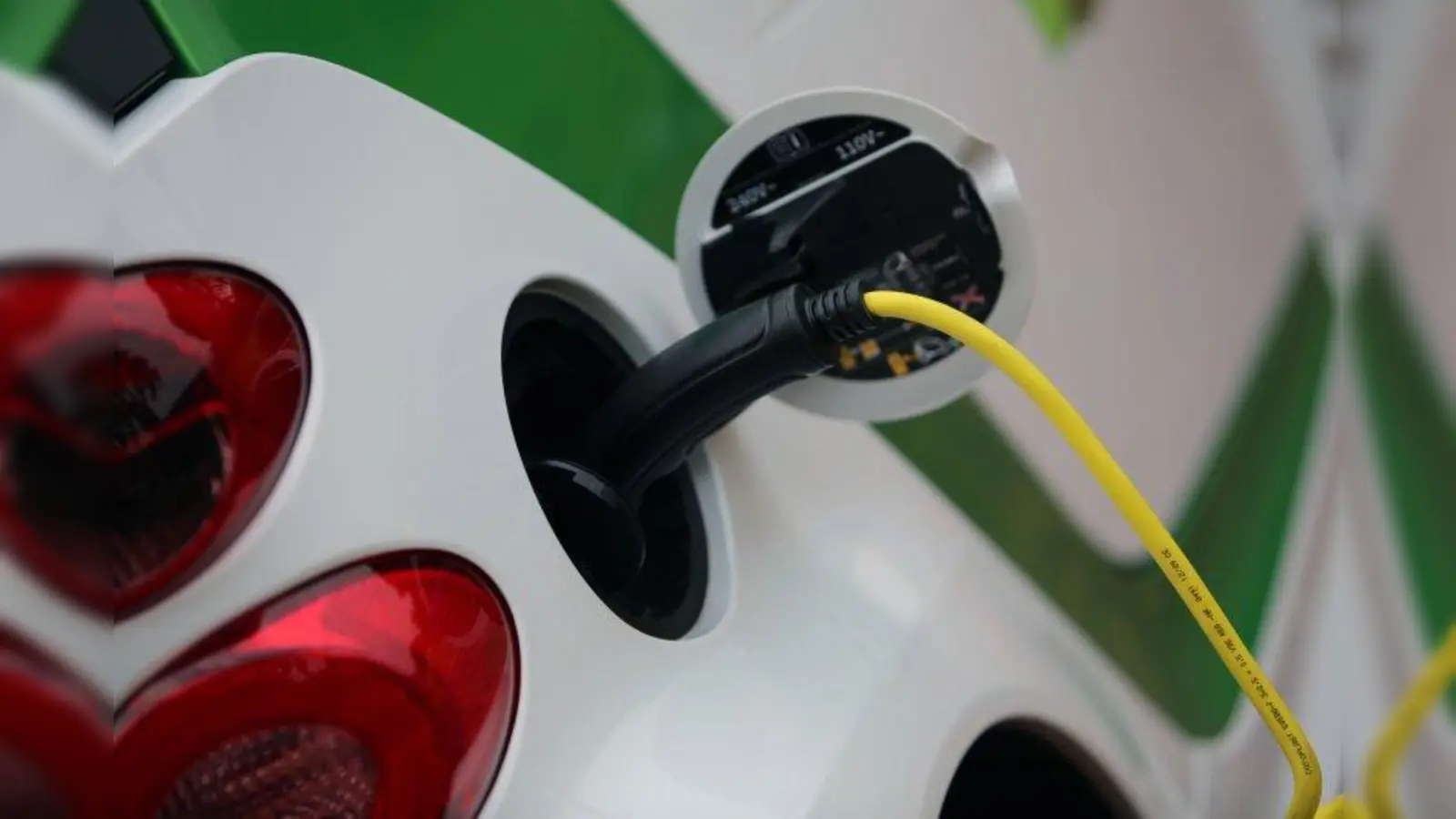 E-Mobilität ist einer der Bereiche, die auf den Bau-  &amp;amp; Energietagen in Germering thematisiert werden. (Foto: Tim Reckmann/ pixelio.de)