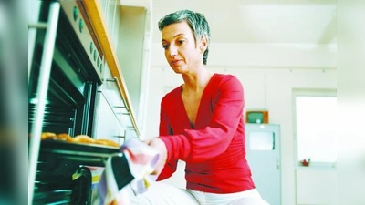 Die Unterschiede im Stromverbrauch zwischen älteren und neuen, effizienten Elektrogeräten sind größer als vermutet. (Foto: djd/Deutsche Energie-Agentur)