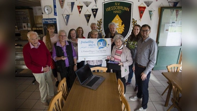 Am ersten landkreisweiten Freiwilligentag half der Sportverein Wessobrunn-Haid Senioren und Seniorinnen bei Handy- und PC-Problemen. (Foto: www.gerardfotos.de)
