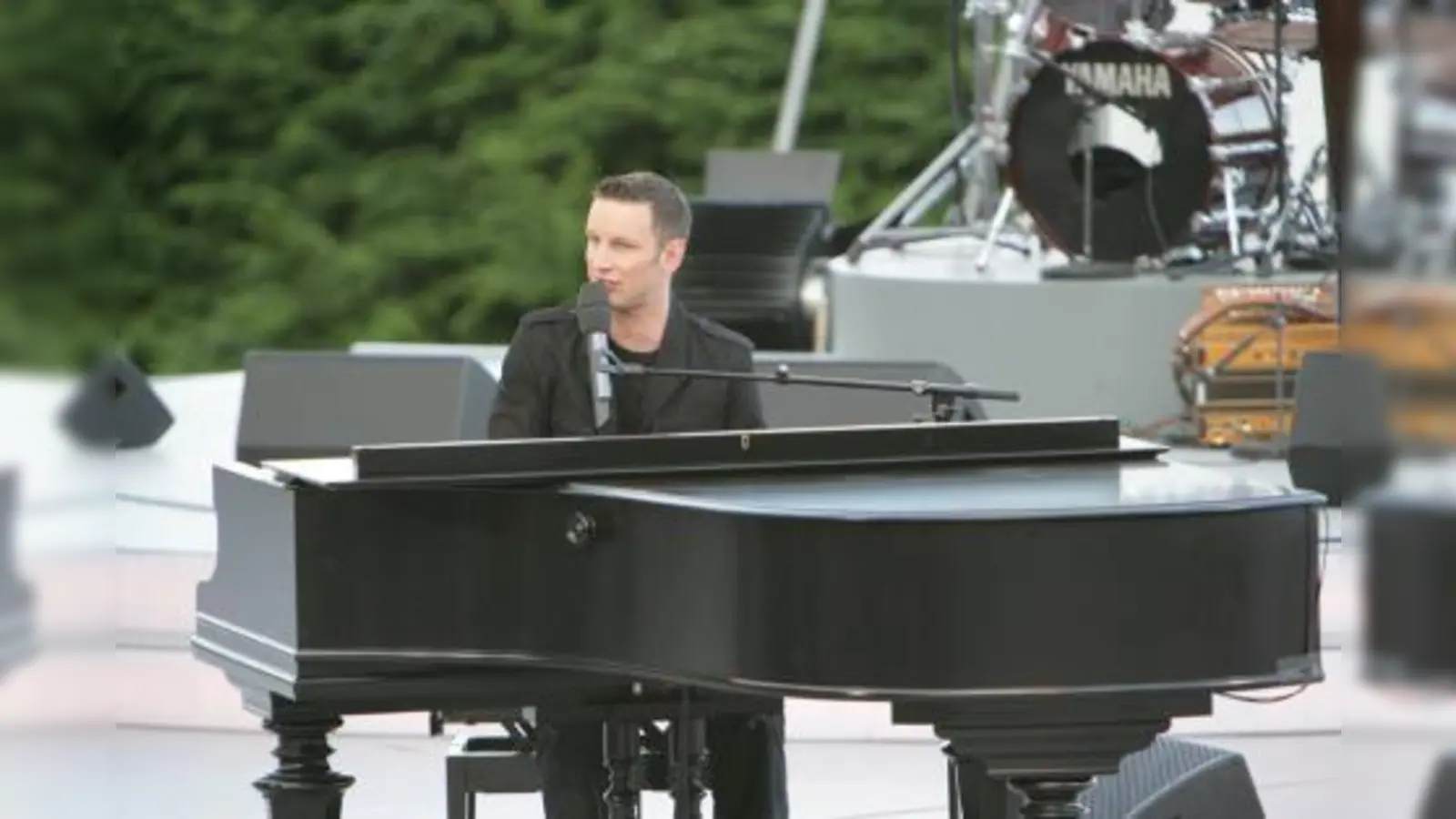 Als „Multitalent“ gilt der junge Diakon Andi Weiss mit seinen vielen Aktivitäten, unter denen es inzwischen auch Bücher und Musik-CDs gibt. (Foto: pi)