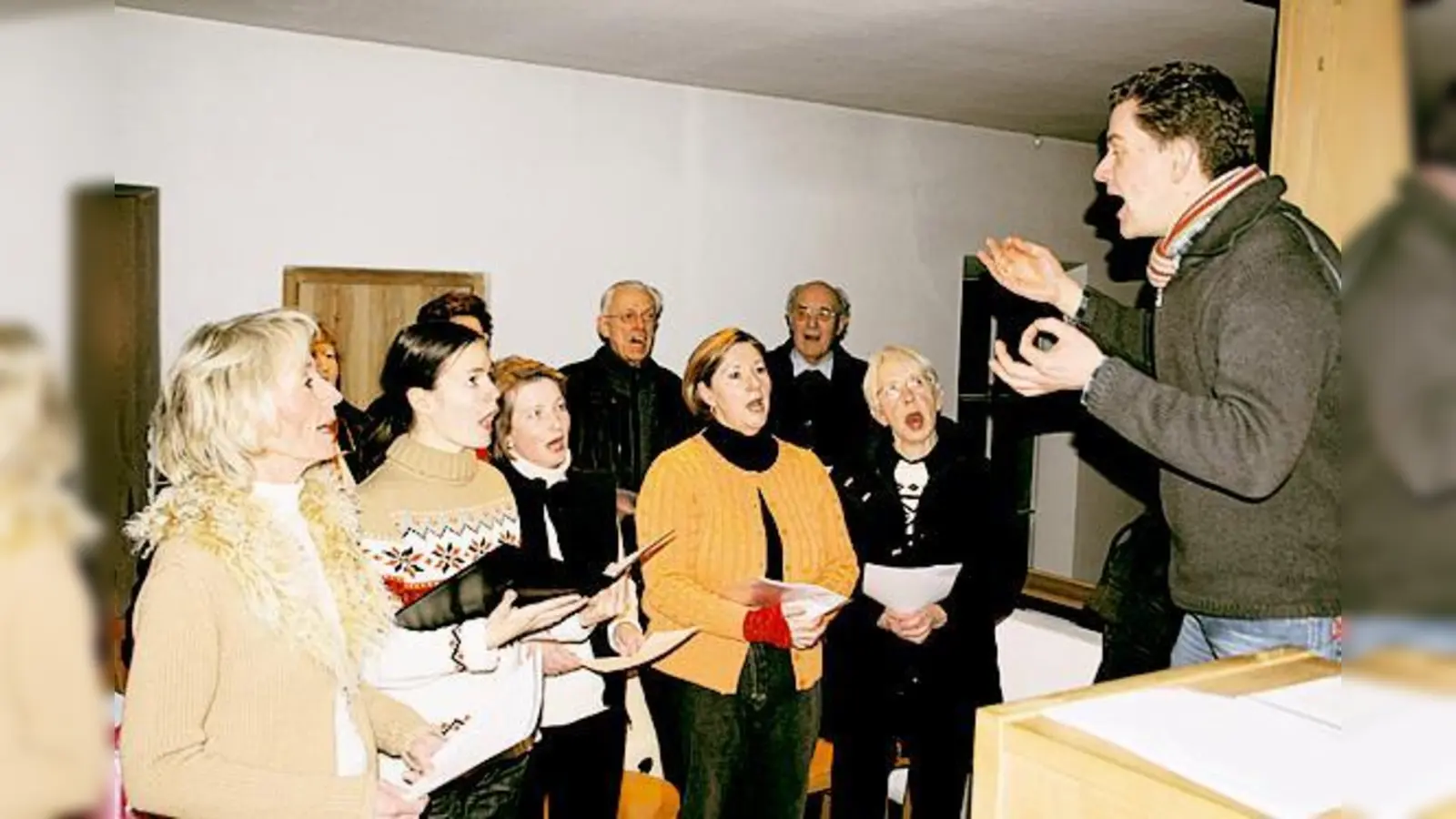 Die Proben haben gerade angefangen, doch der Chor freut sich über sangesfreudige Verstärkung.  (Foto: hol)