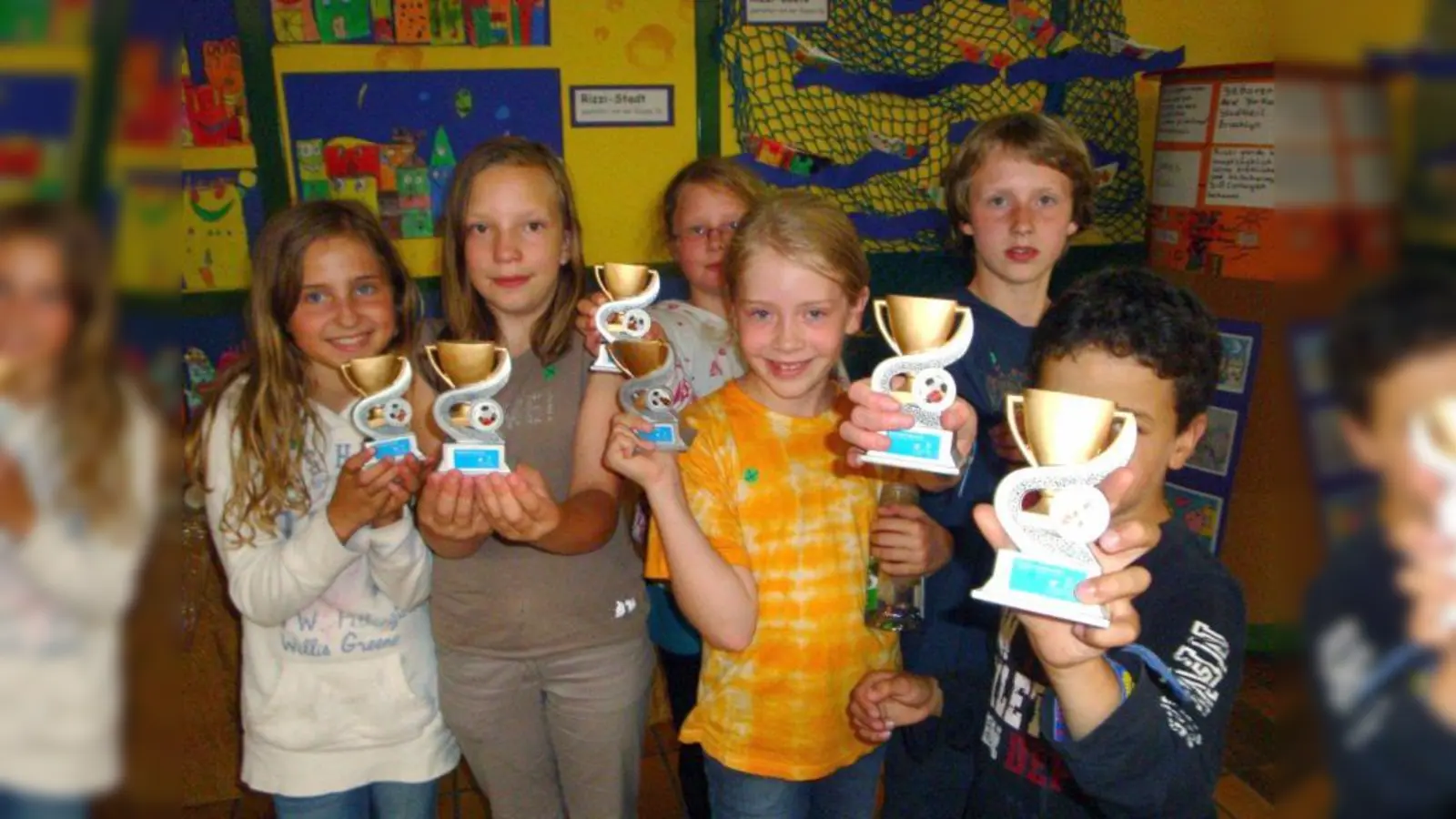 Pokale erhielten die Mitspielerinnen und Mitspieler der Siegergruppe. (Foto: pi)