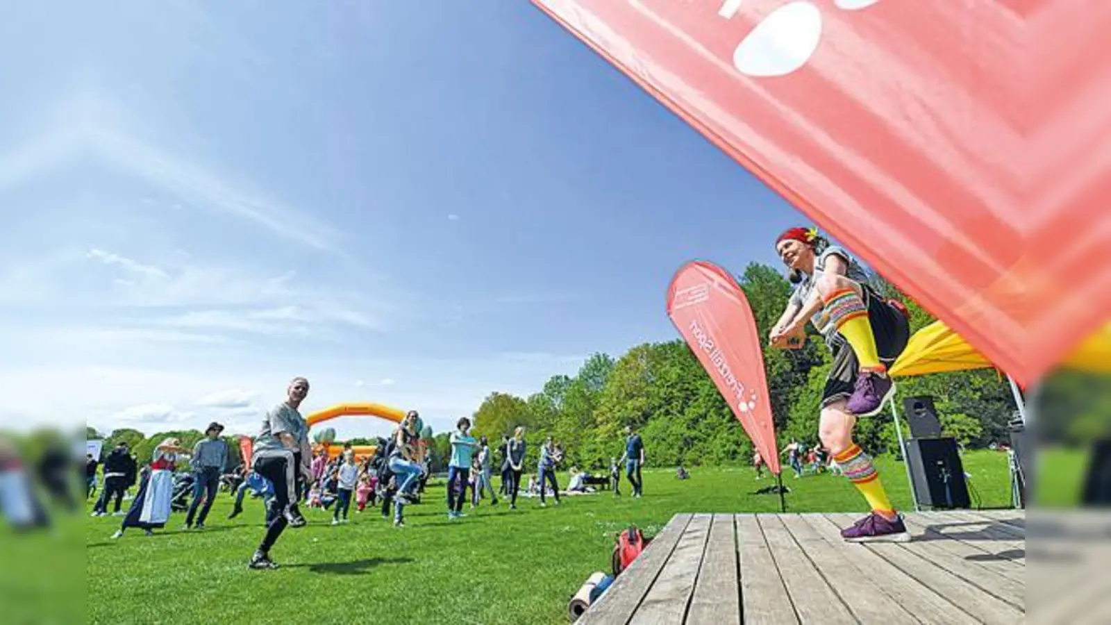 Trainerin Karin Lochner beim Wiesn-Wadl-Workout immer donnerstags.	  (Foto: Referat für Bildung und Sport/Tobias Hase)