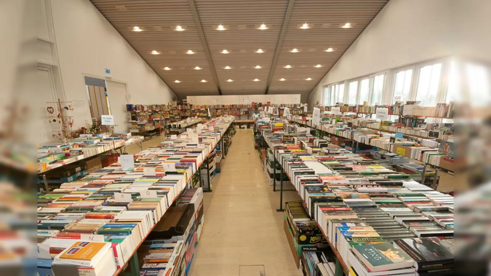 Bücher soweit das Auge reicht.  (Foto: VA)