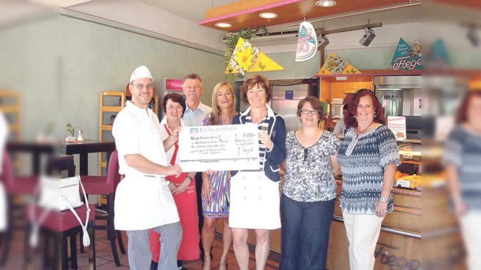 Spendeten für den guten Zweck (v. l.) Werner Fiegert, Cäcilia Eberl, Diethard Hein, Hannelore Geißler, Marina Moldan, Iris Rauh und Kathrin Schreiner.	 (F.: VA)