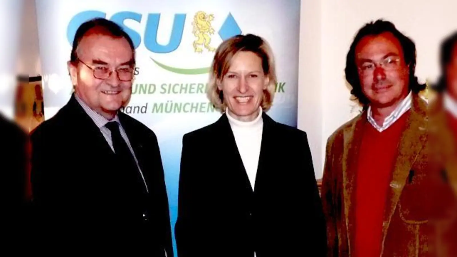 Intensive Diskussionen gab es beim CSU-Stammtisch mit Ulrich-Peter Staudt, Angelika Niebler und Erik El-Asaad (von links) in Unterföhring.	 (Foto: VA)