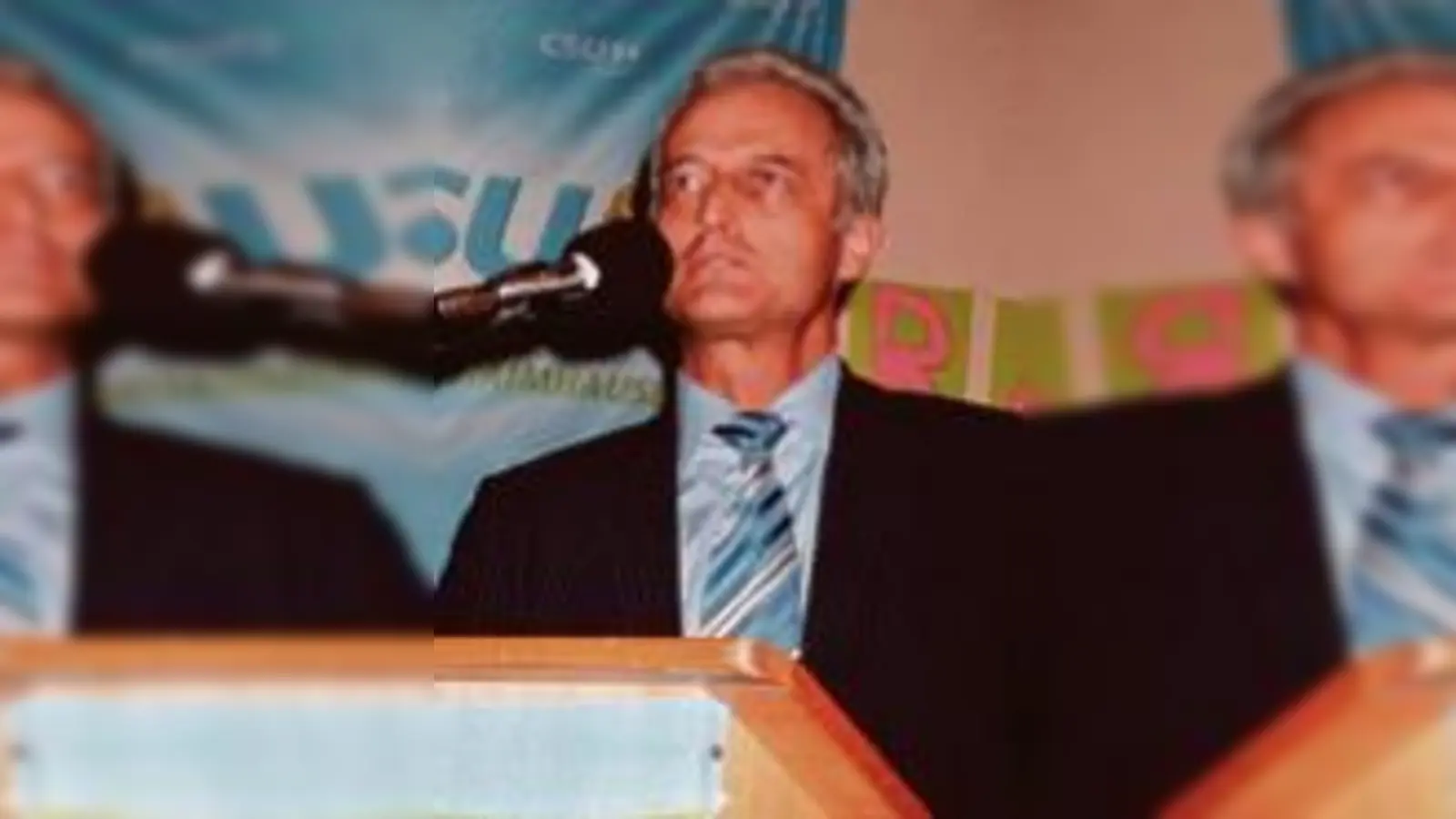 Skeptischer Blick in die Zukunft: Peter Ramsauer beim CSU-Neujahrsempfang in Haimhausen. 	 (Foto: VA)