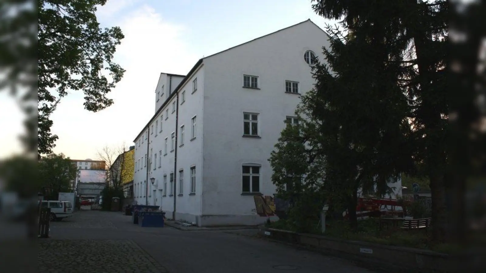 Das Gebäude in der Schwere-Reiter-Straße 2 auf dem Kreativquartier wurde 2015 für zwei Millionen Euro umgebaut und saniert. (Foto: sb)