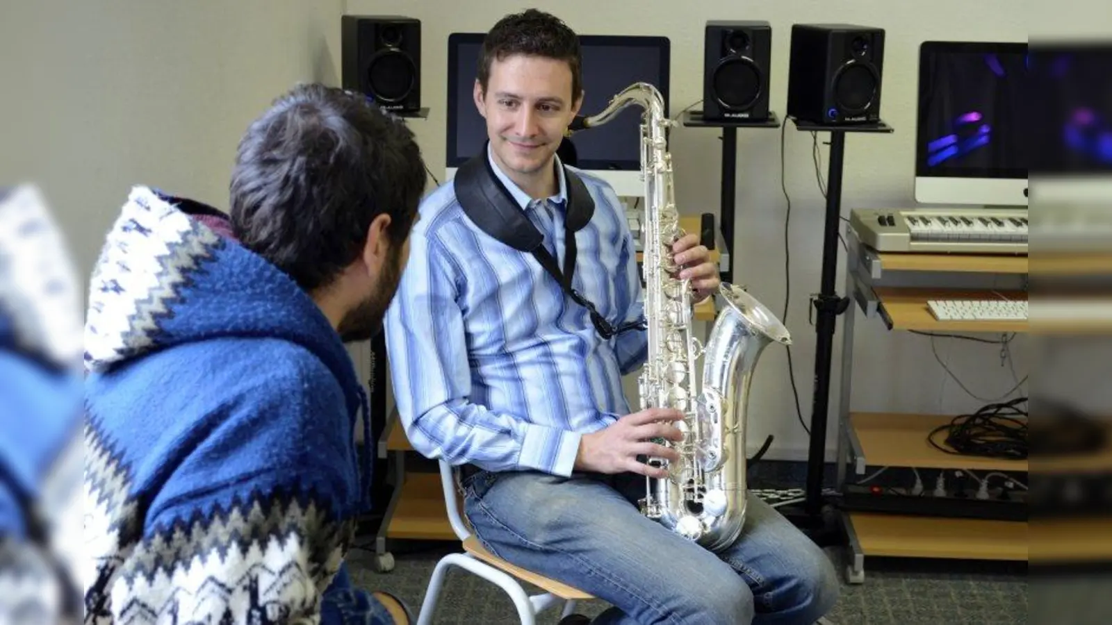 Beim Tag der offenen Tür lässt sich Saxophondozent Alexander von Hagke beim Unterrichten über die Schulter schauen. (Foto: Neue Jazzschool)