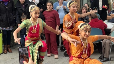 Verschiedene Tanzgruppen zeigen ihr Können und laden zum Mitmachen und Ausprobieren ein.  (Foto: NT Giesing)