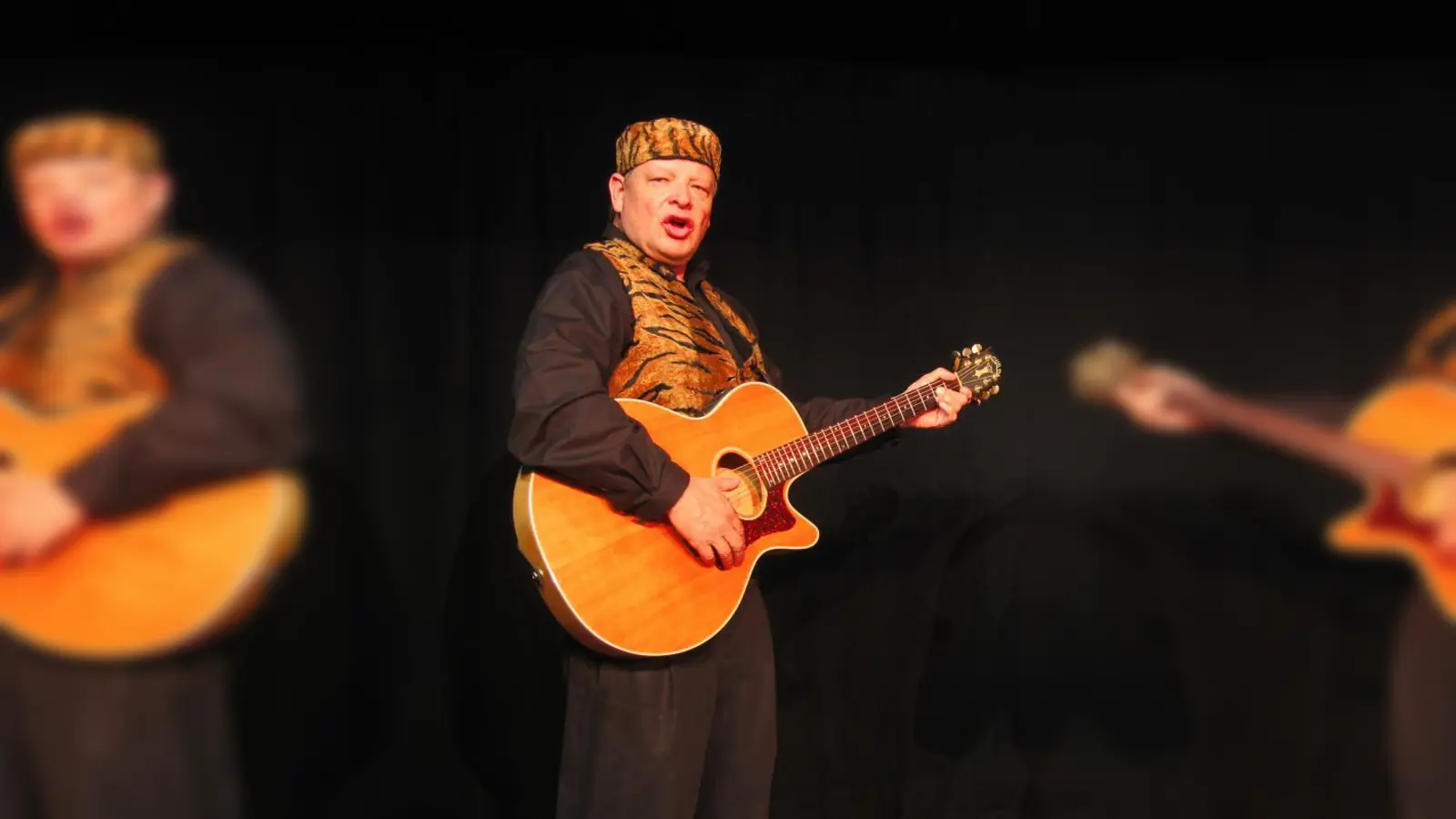 Mit dabei sind der Tiger Willi... (Foto: Stefan Hefele)