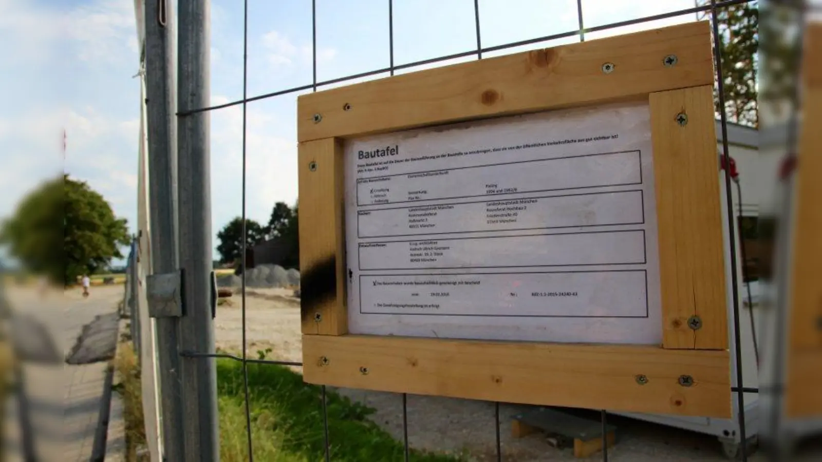 Der Unterkunftsneubau entsteht in der südöstlichsten Ecke des Areals an der Planegger Straße 125/ Haidelweg 54 und wird für 102 anerkannte Flüchtlinge genutzt. (Foto: us)