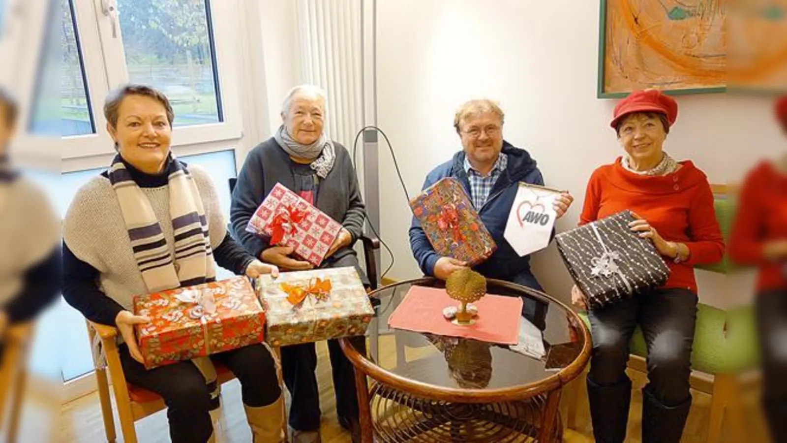 Von ihnen wird das Projekt »Weihnachten in der Schachtel« jedes Jahr organisiert (v.l.): Kerstin Domabyl, Helene Nestler, Stefan Wallner und Christa Baron.	 (Foto: privat)