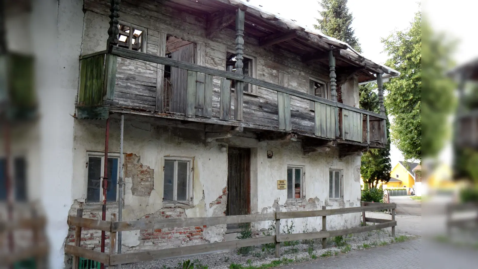 Seit 2016 laufen die Bemühungen, dieses alte Bauernhaus in das Museum nach Erding zu verlagern. Jetzt soll es passieren. (Foto: kw )