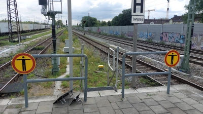 Für Bahnanlagen, Gleise und abgestellte Züge gilt aus gutem Grund „Betreten verboten!”: Hier herrscht immer Lebensgefahr. (Foto: bas)