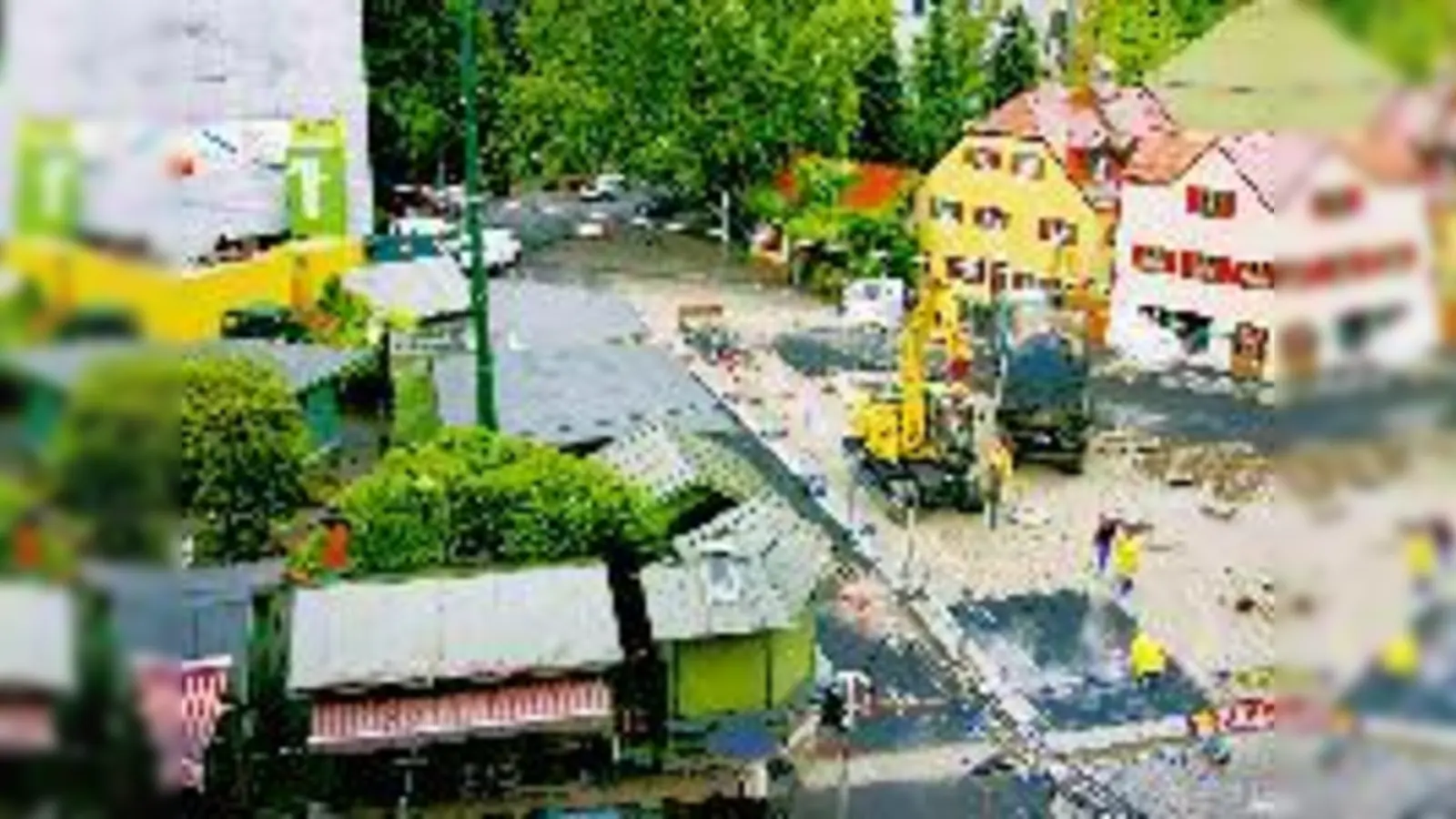 Nix als Baustelle. Vom Markt- und Platzcharakter ist derzeit am Wiener Platz nur sehr wenig zu spüren. Mit Abschluss der Umbauarbeiten, im Oktober, soll die alte Atmosphäre wiederkehren.	 (Foto: ds)