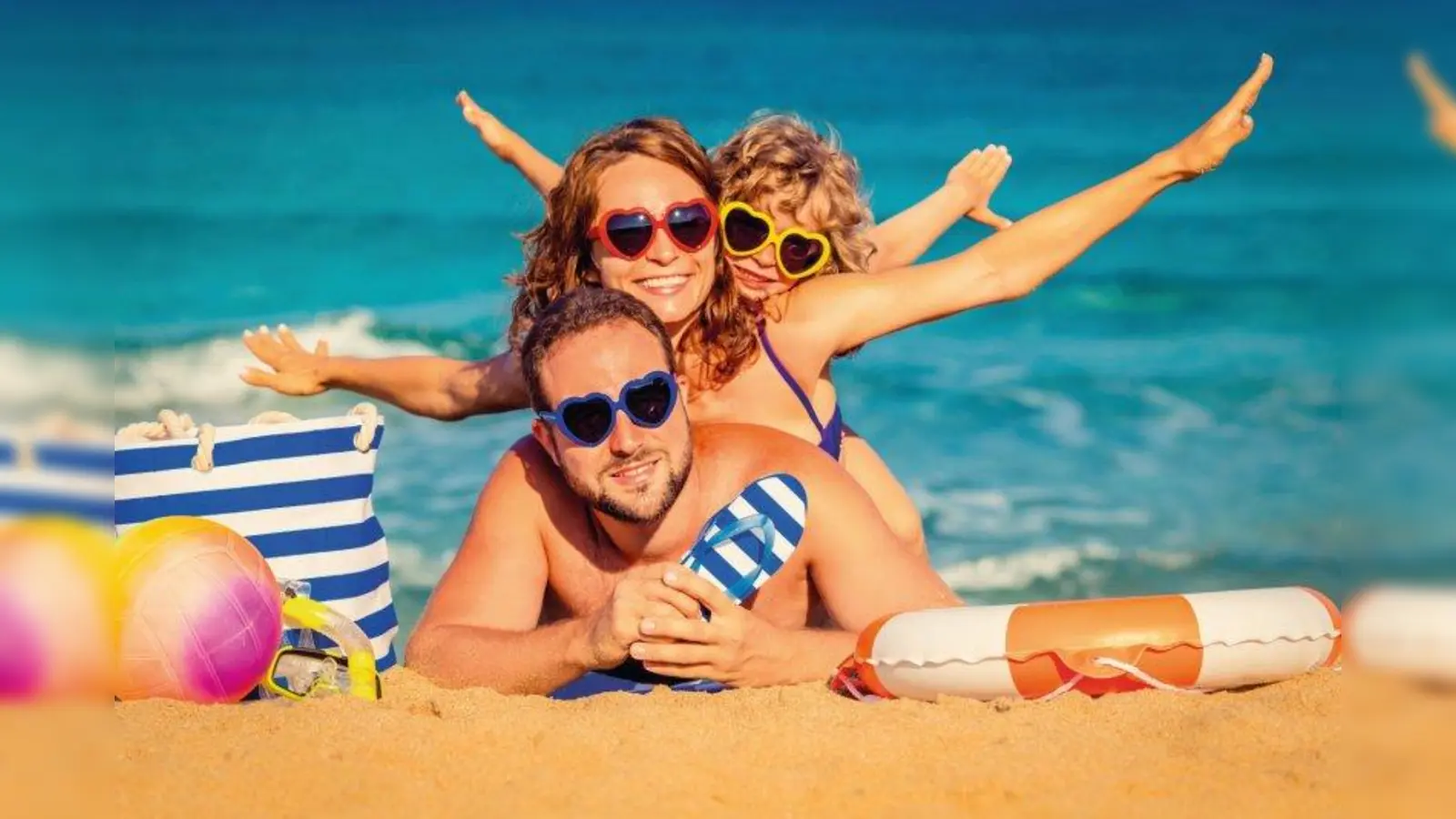 Ob am Strand oder Badesee, mit den ADAC Must-Have Sommersortiment ist jeder gut versorgt. (Foto: Fotolia, Igor Yaruta)