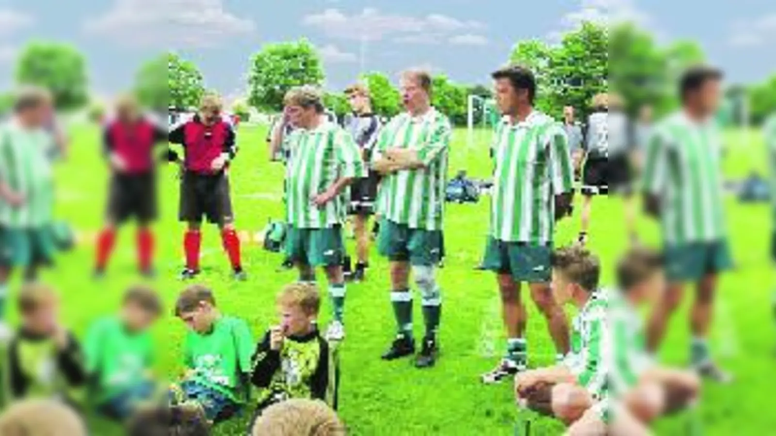 Lagebesprechung beim Moosach-Cup  der Spaß hat Vorrang, aber um den Sieg darf sich jede Mannschaft bemühen.  (Foto: Veranstalter)