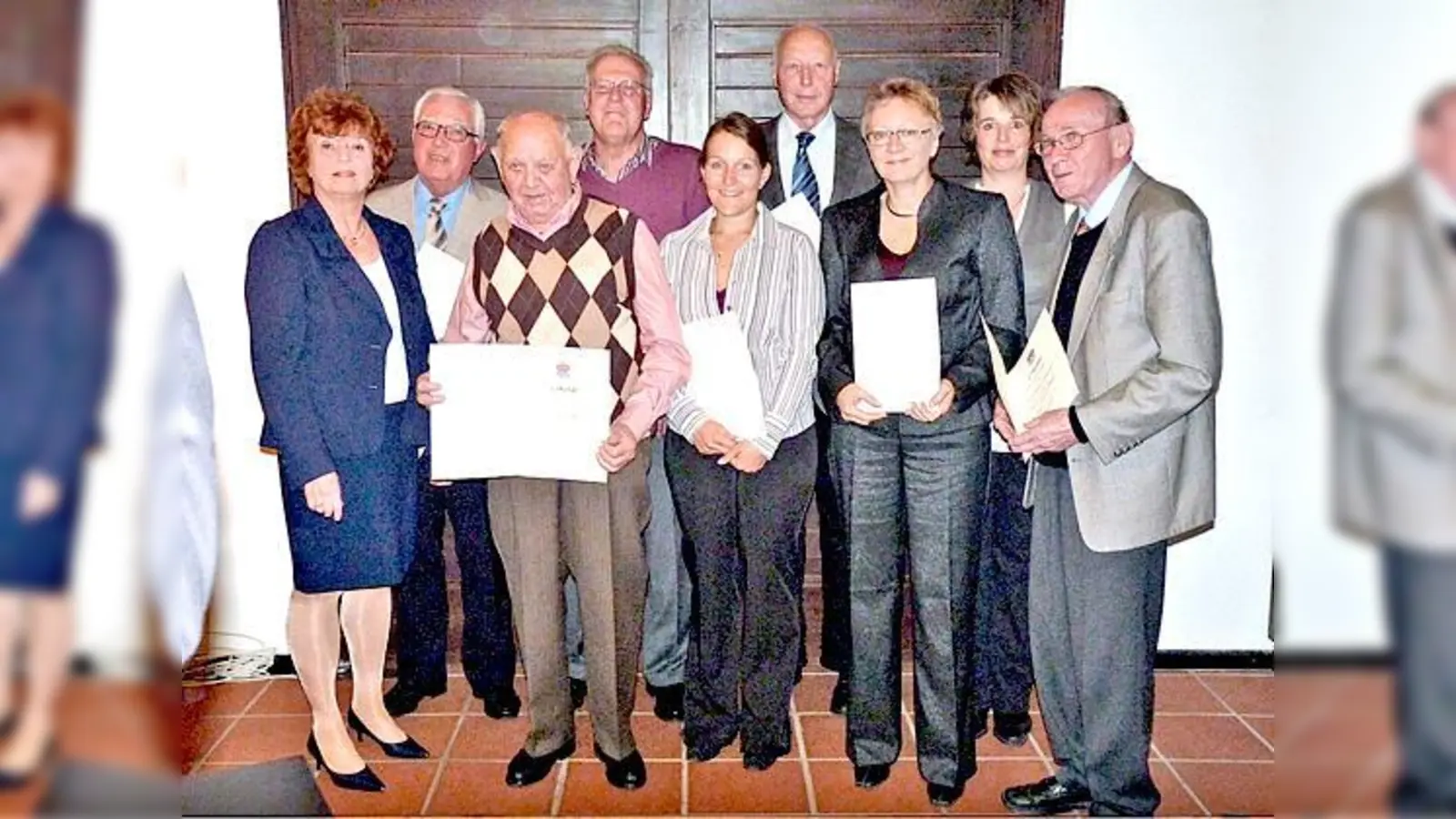 Hintere Reihe von links: Andreas Eichinger, Wilhelm Ofitsch, Ernst Götz, Renate Orth. Vordere Reihe: 1. Bürgermeisterin Elisabeth Ziegler, Josef Rieß, Manuela Sterr, Renate Hoisl, Ägidius Weinzierl, außerdem wurden  (Foto: Winfried Hölzl, Christl Hänfler.)