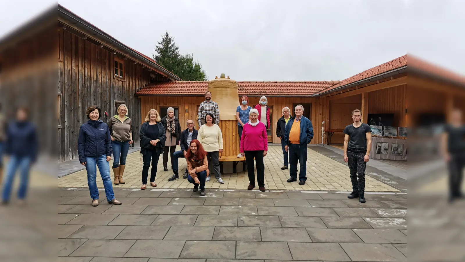 Die Künstler, die am Otterfinger ArcheHof ihre Werke ausstellten, freuten sich über den regen Besuch der Kunstinteressierten. (Foto: VA)