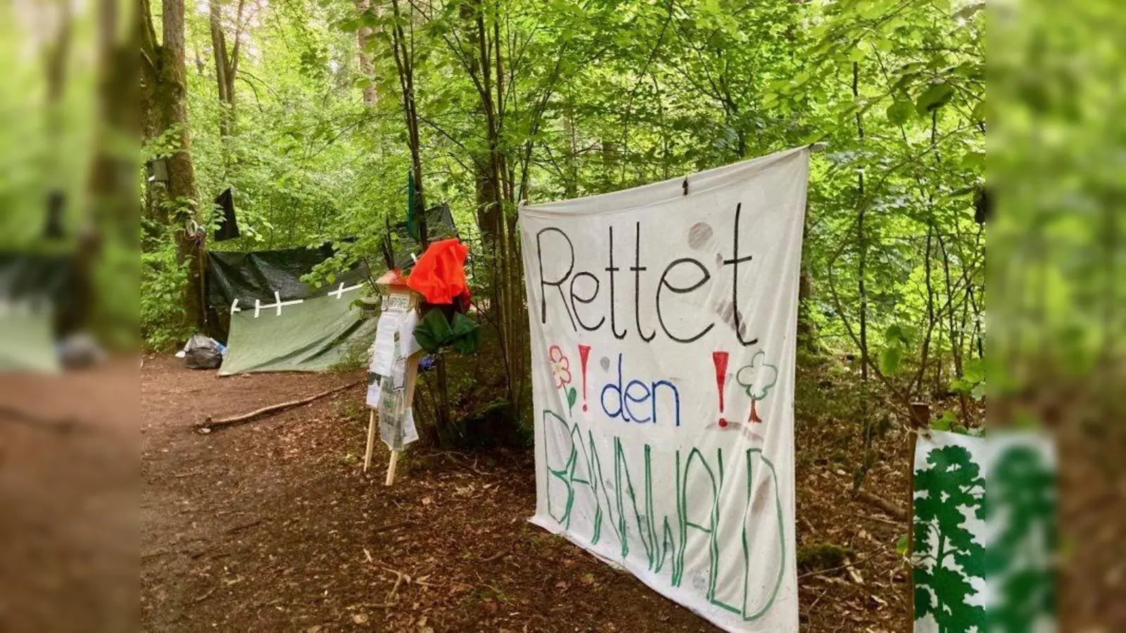Protest seit Mitte Mai: in Forst Kasten gibt es ein Waldschützercamp, um gegen die Auskiesungsprobleme aufmerksam zu machen. Nun liegt dem Gräfelfinger Gemeinderat auch ein Auskiesungsantrag für den Lochhamer Schlag vor. (Foto: us)