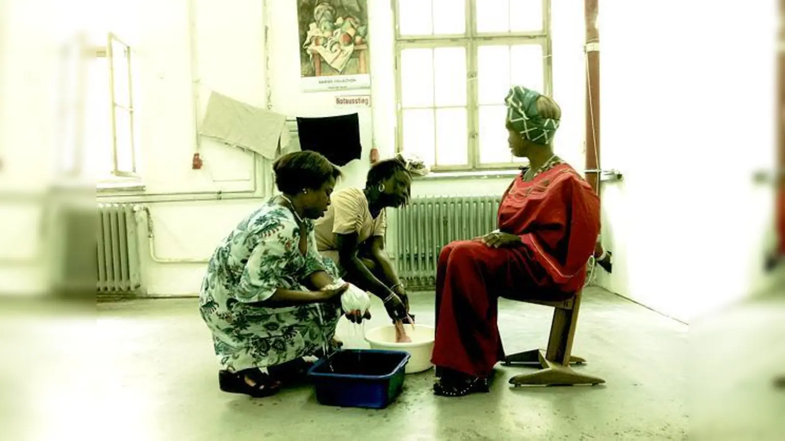 In der Bayernkaserne wird das Stück »Fenster in der Nacht« gezeigt. 	 (Foto: Emre Akal)