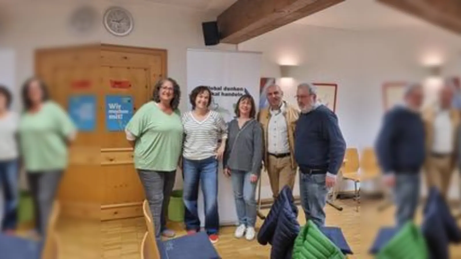 Referentin Carina Bischke von Fairtrade Deutschland, Tanja Bergold, Claudia Pfefferseder, Babak Afshar und Christian Schmidt von der Steuerungsgruppe Fair Trade (v.l.). (Foto: Bergold)